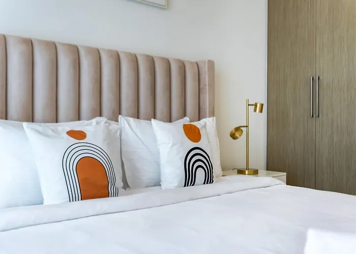 Exclusive 4 Bedroom Apartment I Burj Khalifa And Fountain Views I Free Wi-Fi, Pool, Gym & Parking I By Meerak