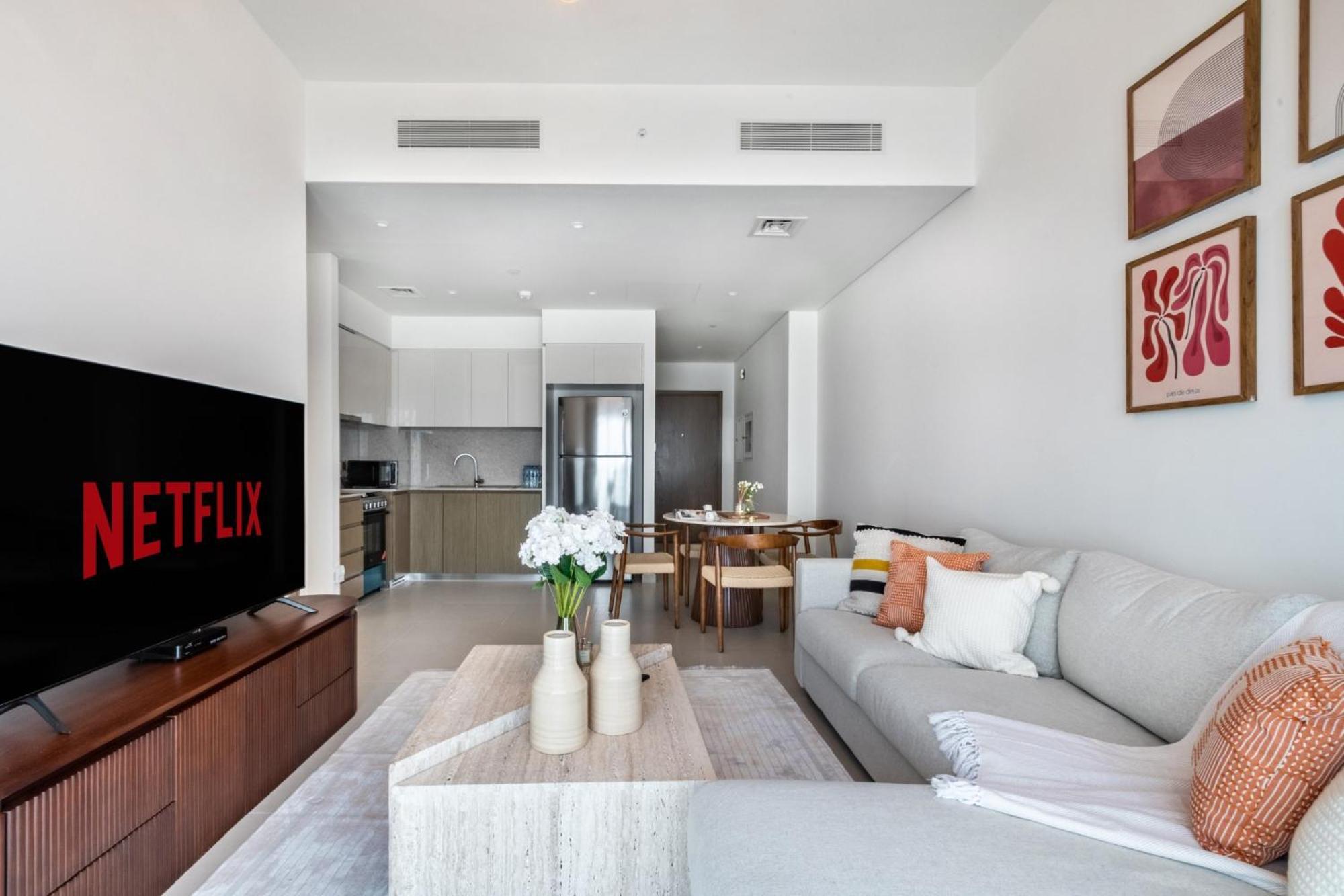 Apartment Exclusive 4 Bedroom I Burj Khalifa And Fountain Views I Free Wi-fi, Pool, Gym & Parking I By Meerak Dubai