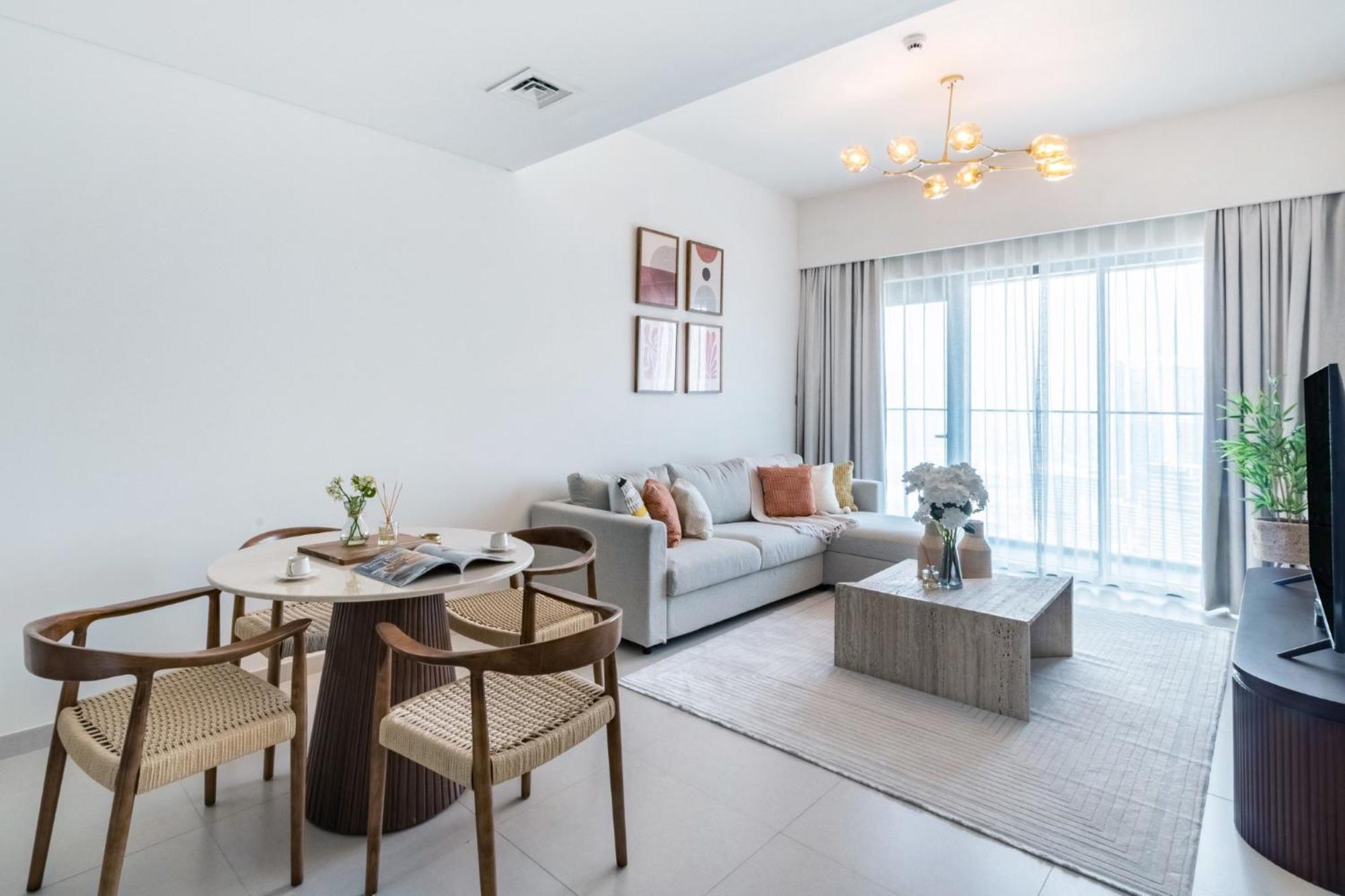 Exclusive 4 Bedroom I Burj Khalifa And Fountain Views I Free Wi-fi, Pool, Gym & Parking I By Meerak * Dubai