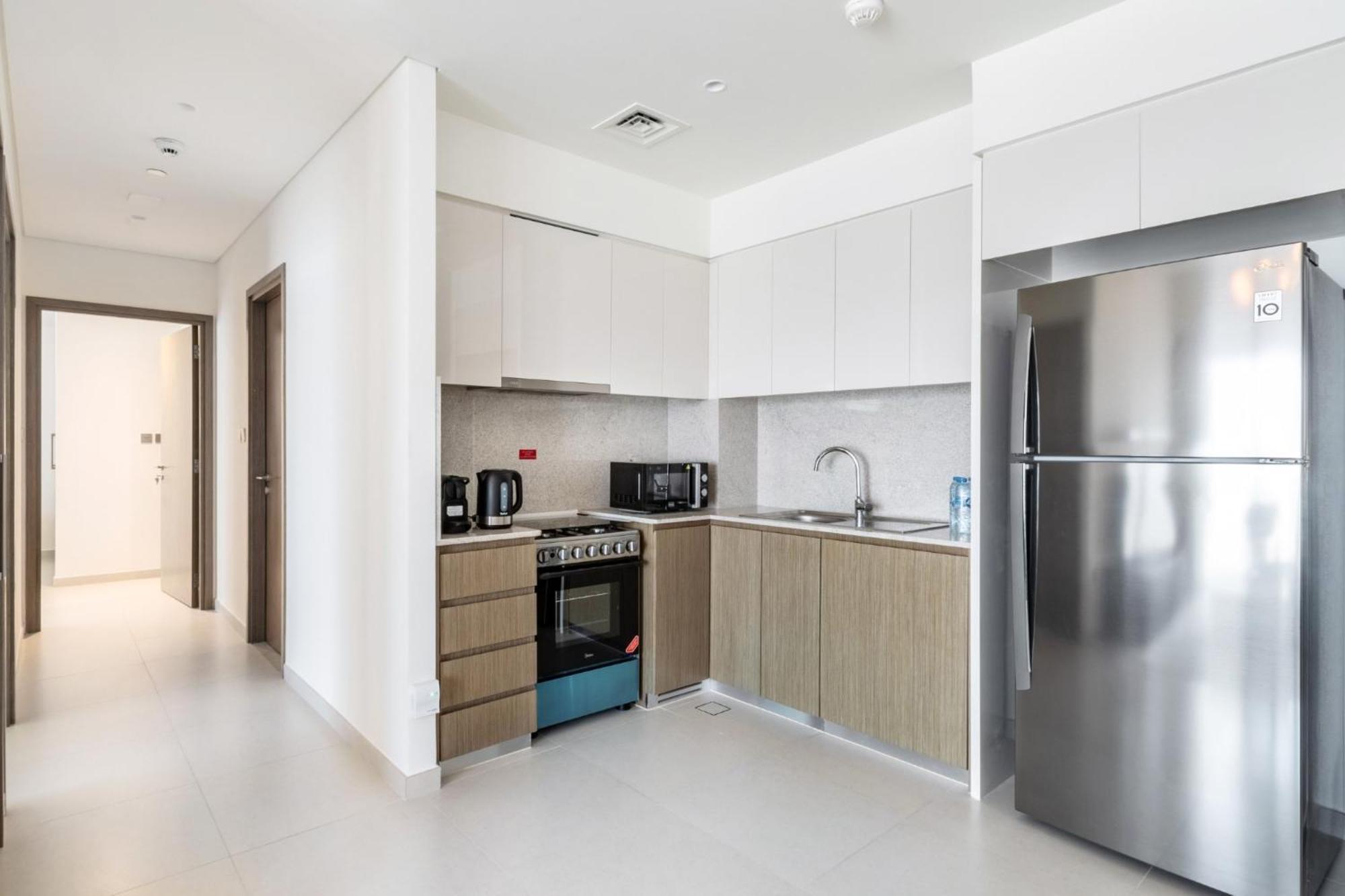 Exclusive 4 Bedroom I Burj Khalifa And Fountain Views I Free Wi-fi, Pool, Gym & Parking I By Meerak Apartment Dubai