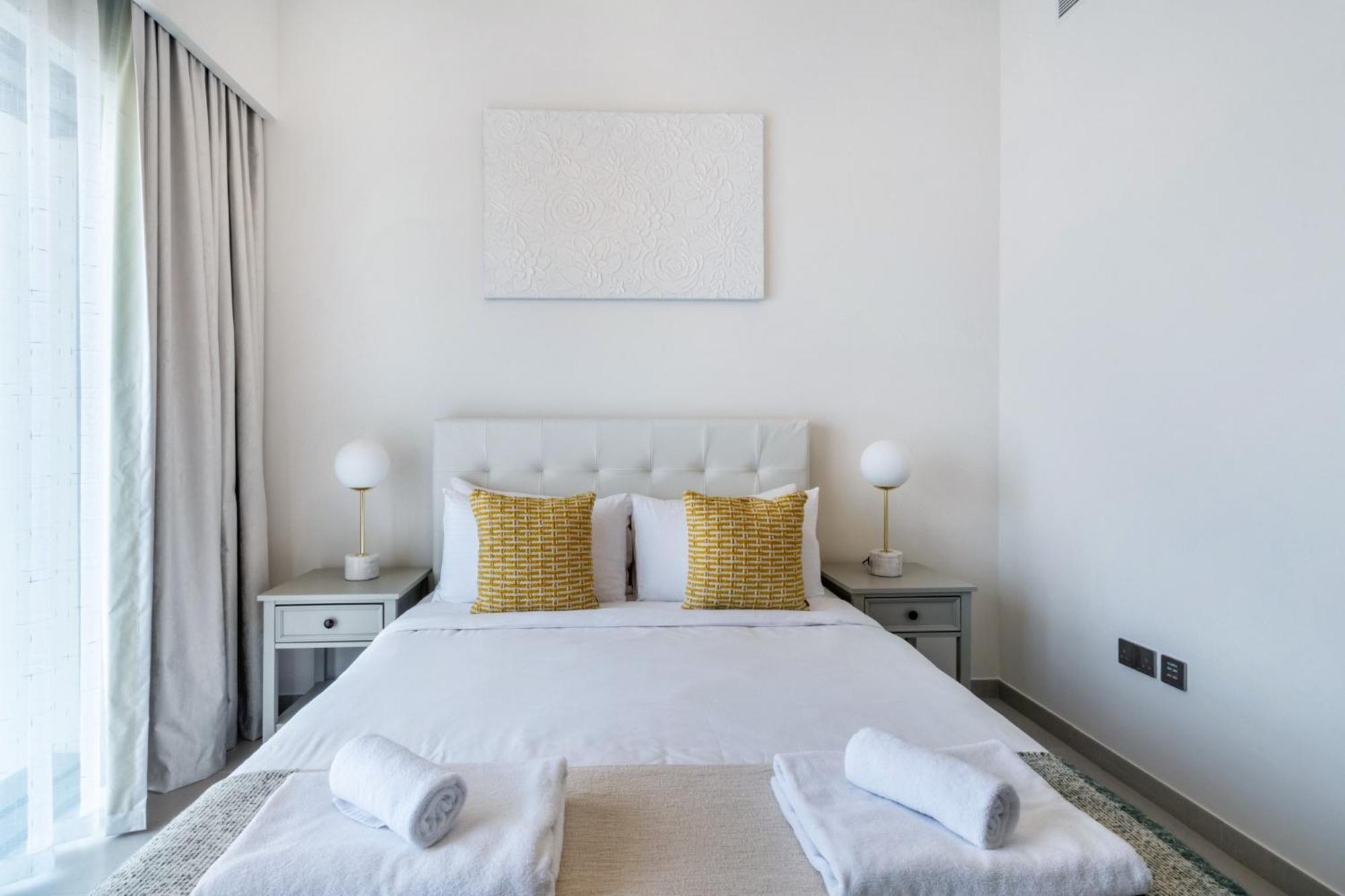 Apartment Exclusive 4 Bedroom I Burj Khalifa And Fountain Views I Free Wi-fi, Pool, Gym & Parking I By Meerak Dubai