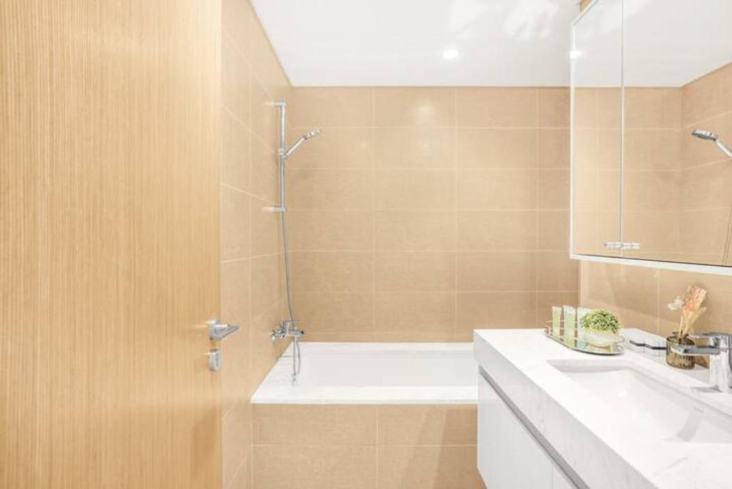 Exclusive 4 Bedroom I Burj Khalifa And Fountain Views I Free Wi-fi, Pool, Gym & Parking I By Meerak * Dubai