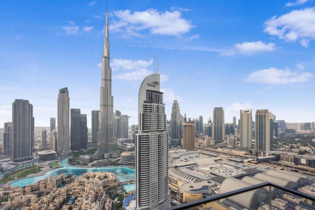 Exclusive 4 Bedroom I Burj Khalifa And Fountain Views I Free Wi-fi, Pool, Gym & Parking I By Meerak Apartment *